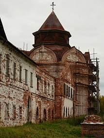 ансамбль троицкой церкви с колокольней и келейным корпусом 